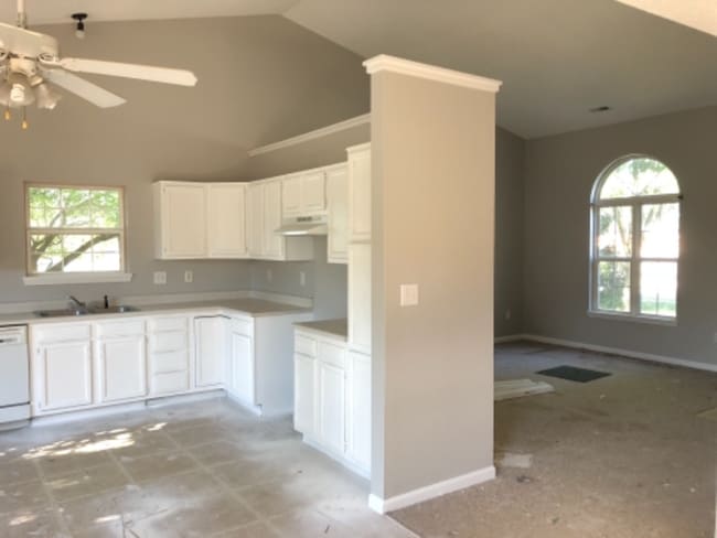 Building Photo - 13098 Sterling Cmns