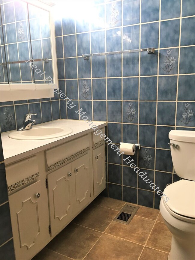 Building Photo - 3 Bedroom 2 Bath Pet Friendly House for Rent