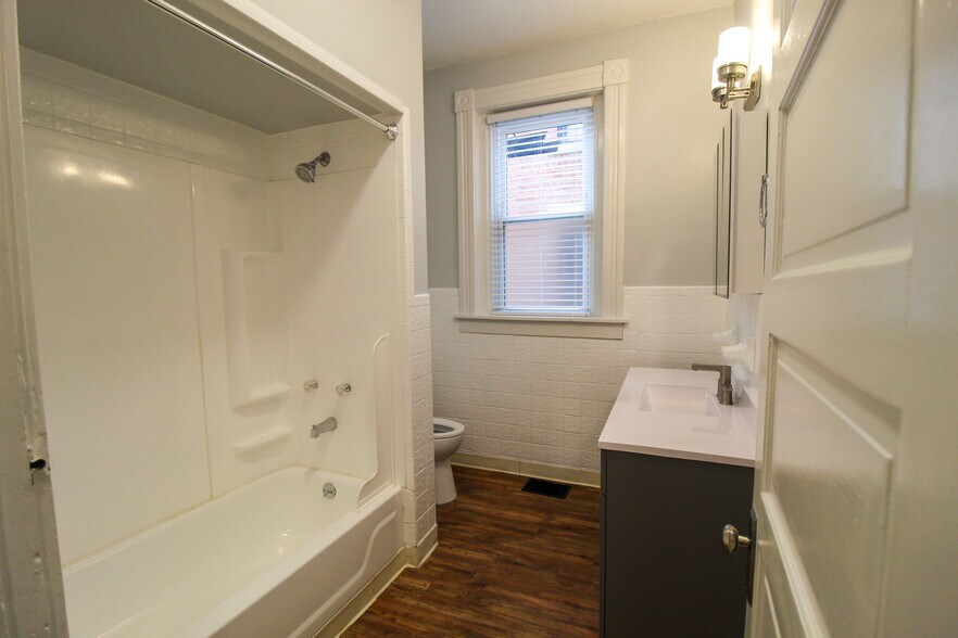 Bathroom/Toilet - 421 Hopkins St