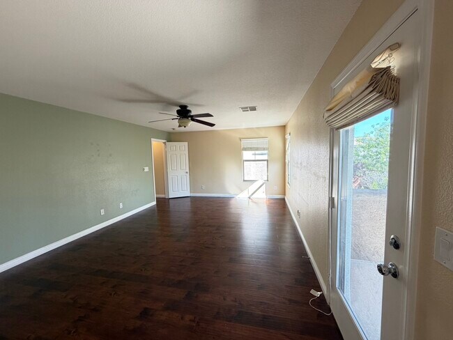 Building Photo - 5450 Pinecroft Dr
