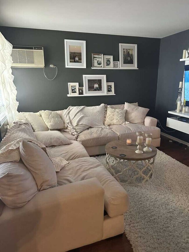 Building Photo - 4402 W Shamrock Ln