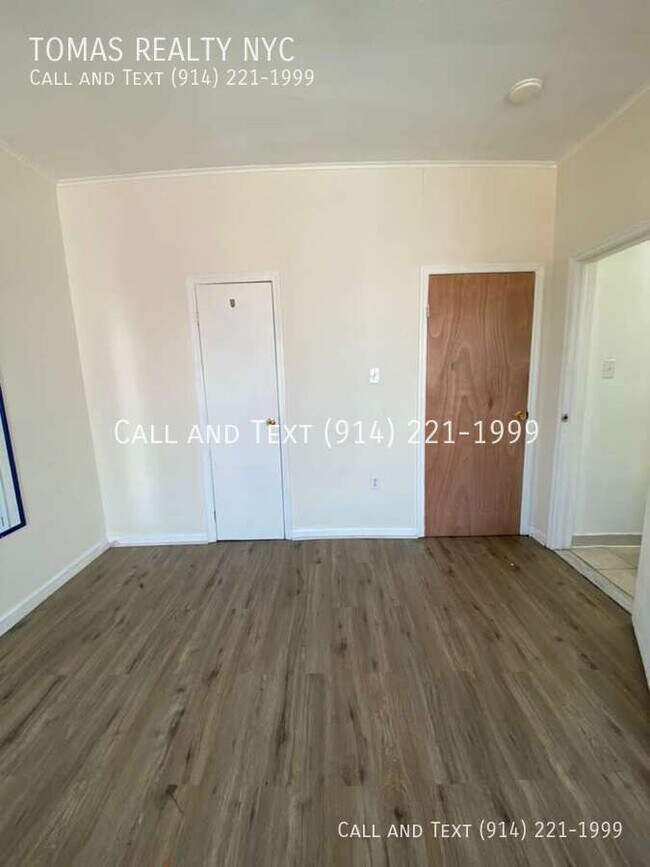 Building Photo - 142 School St