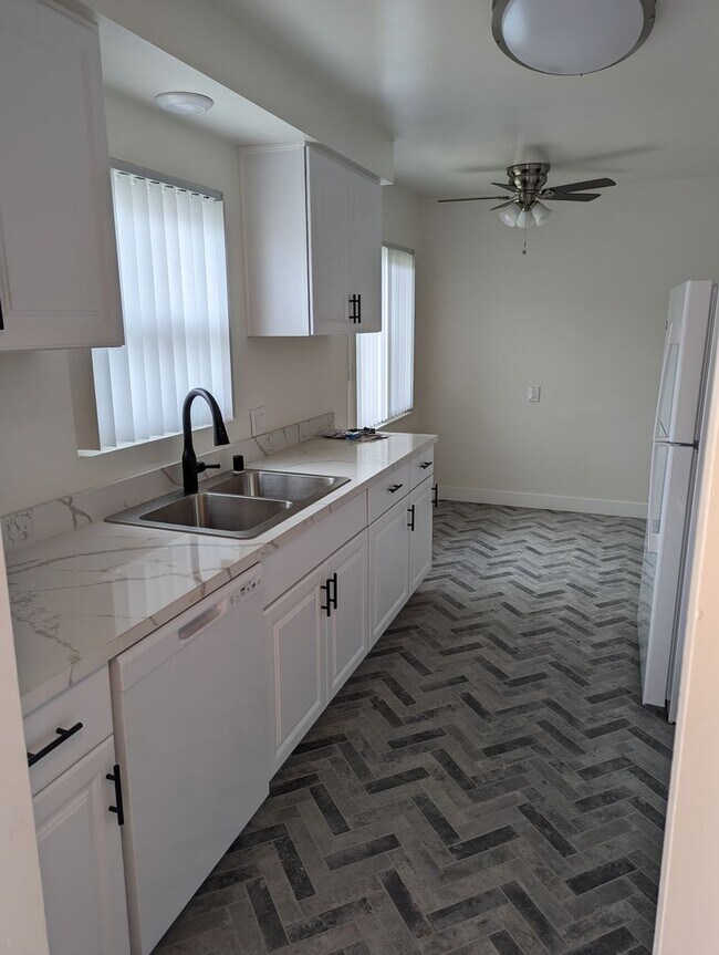 Building Photo - 2 Bed/1 Bath in Lemon Grove