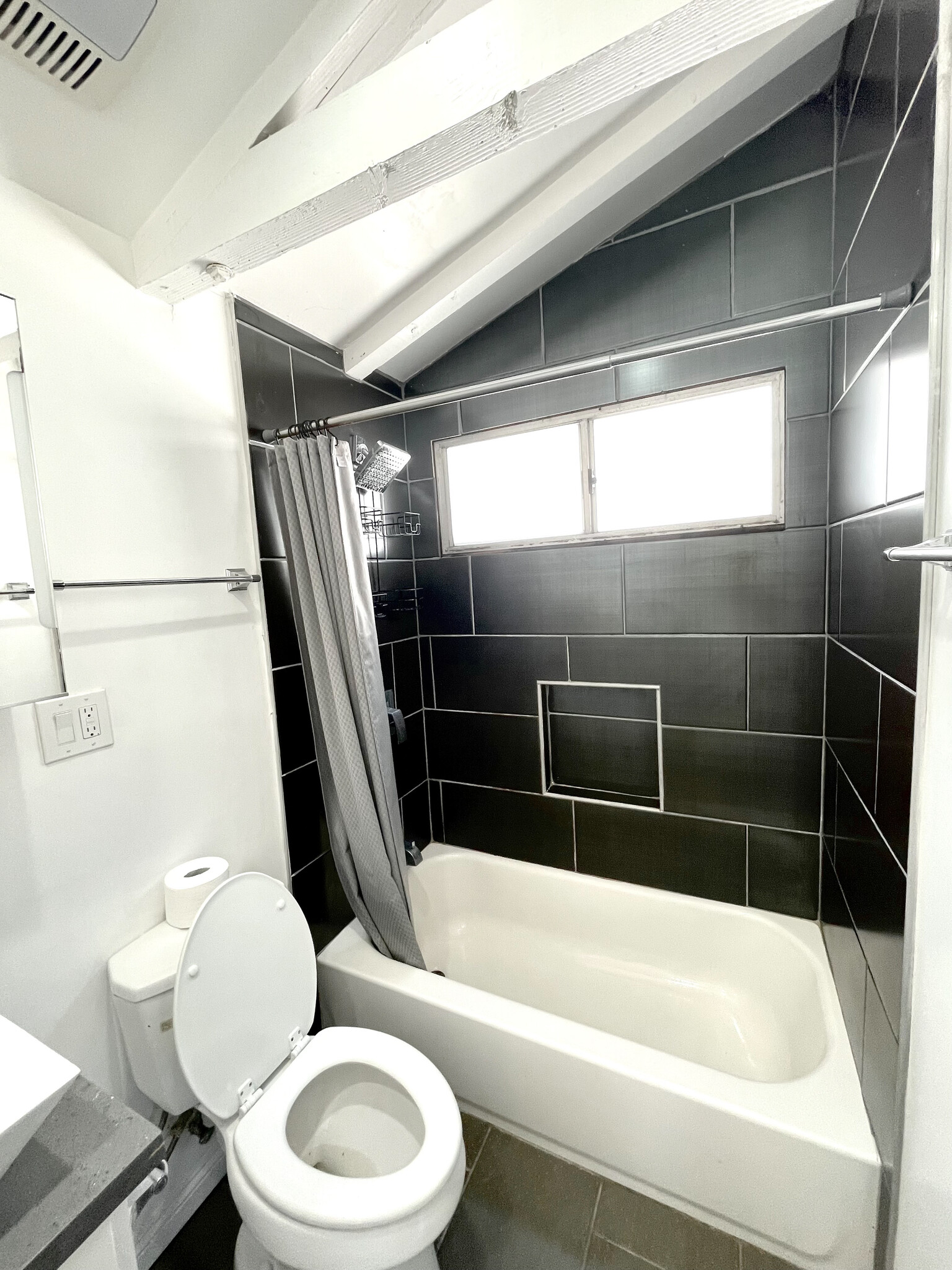 Bathroom - 4559 W 159th St