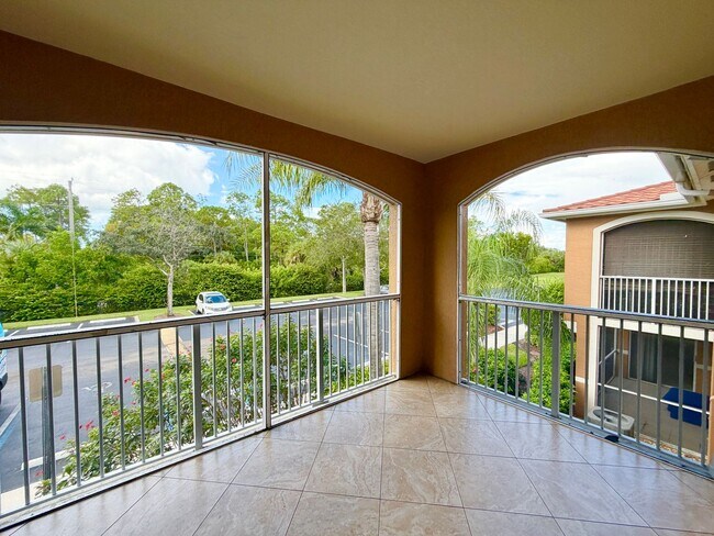 Building Photo - ** NAPOLI ** 2 BED / 1 BATH - CONDO - GREA...