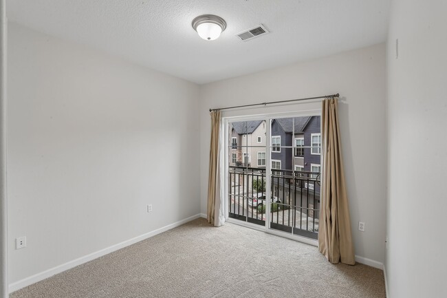 Building Photo - Dual-Suite 2BR/2.5BA Townhome-Style Condo — Gas Fireplace, Balcony & Attached Garage | Heron Cree...