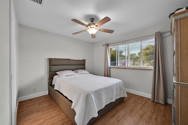 Building Photo - 5708 NW 24th St