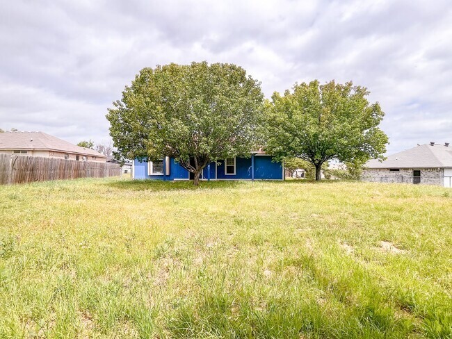 Building Photo - 3406 Bamboo Ln