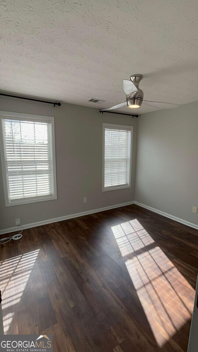 Building Photo - 392 Mill Pond Crossing