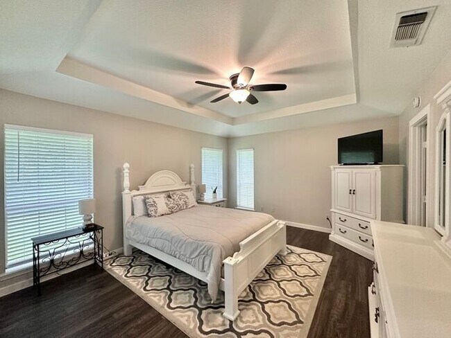 Building Photo - Updated 3-Bedroom 2.5 Bath Retreat in Whit...