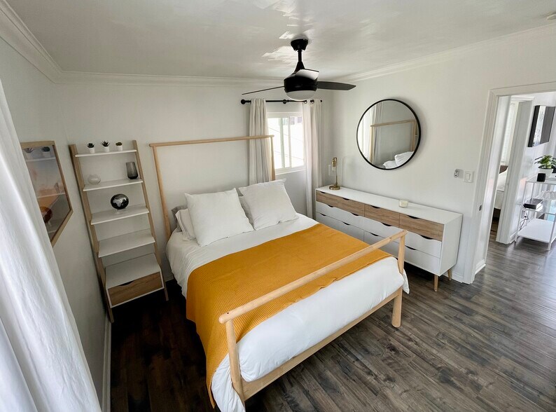 Building Photo - 2152 Oliver Ave