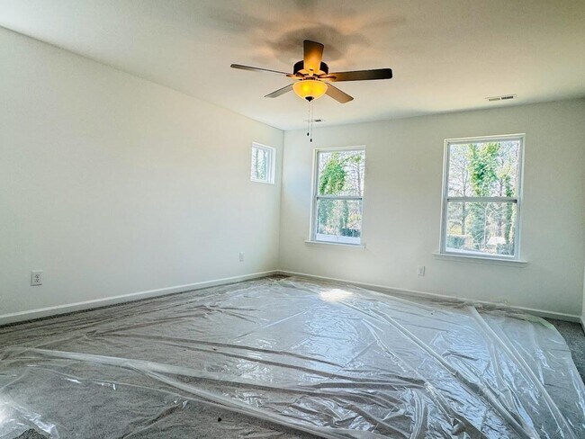 Building Photo - Spacious 3-Bed Townhome with Double Garage - Garner