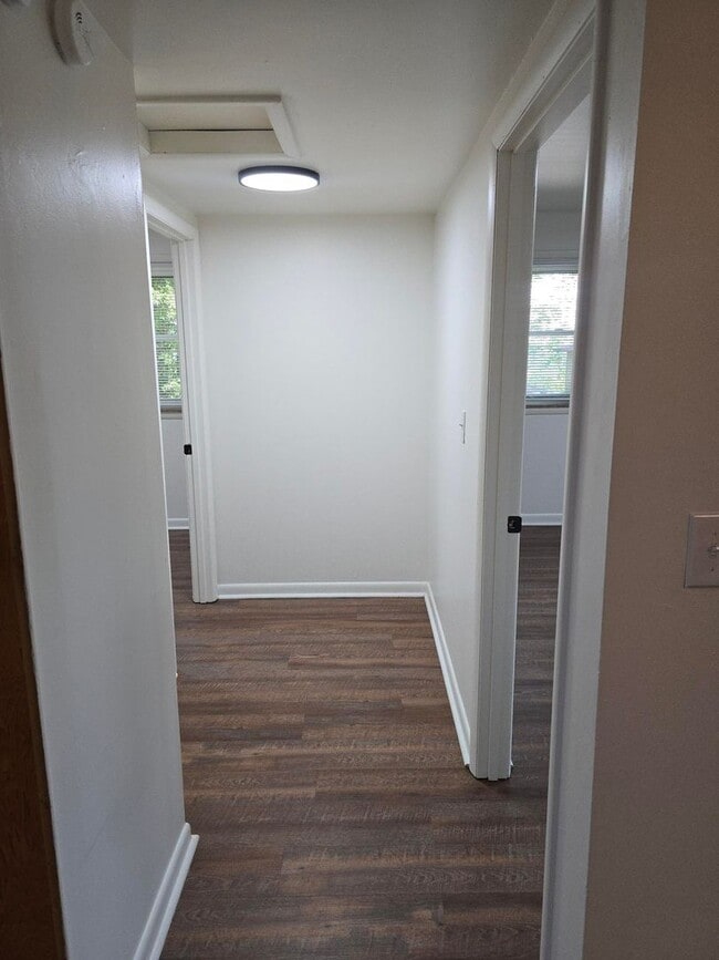 Building Photo - 2 bedroom 1 bath