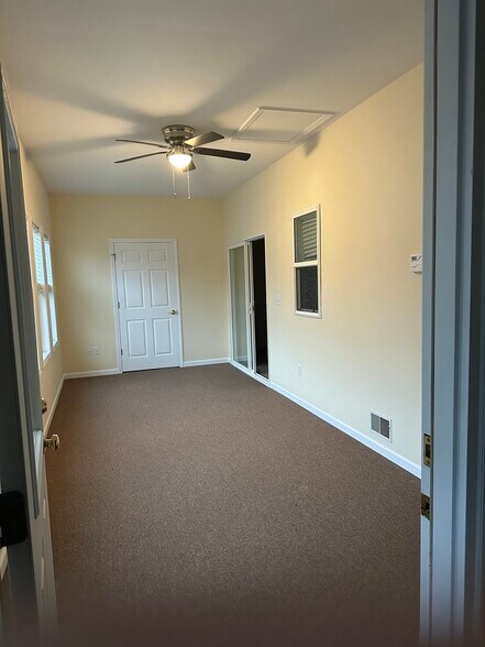 Building Photo - 1207 N Hoffman Rd