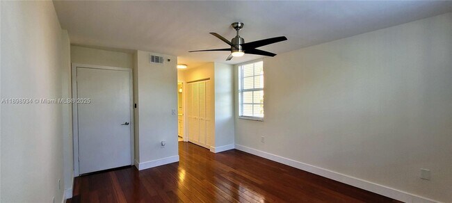 Building Photo - 19555 E Country Club Dr