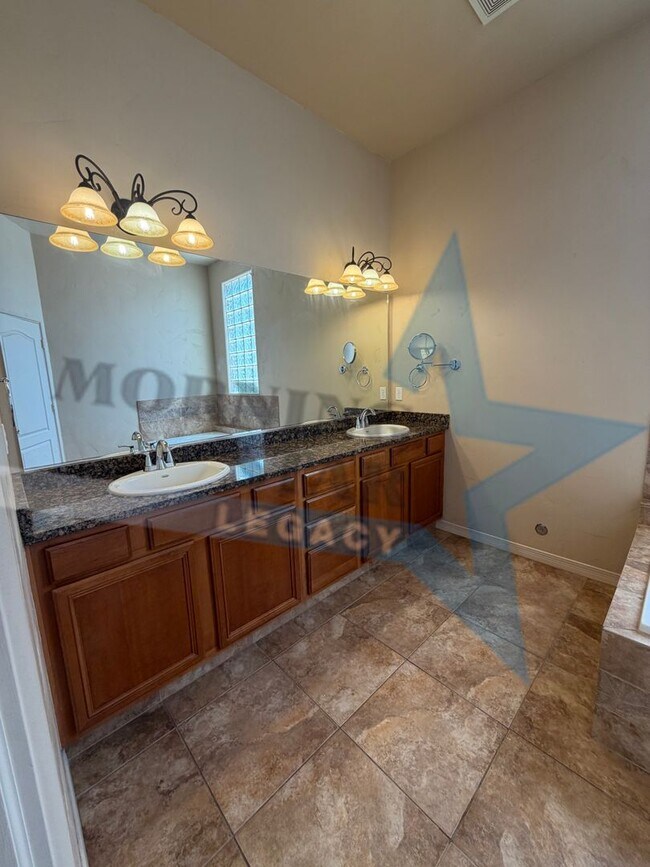 Building Photo - 4648 Mesa Rico Dr