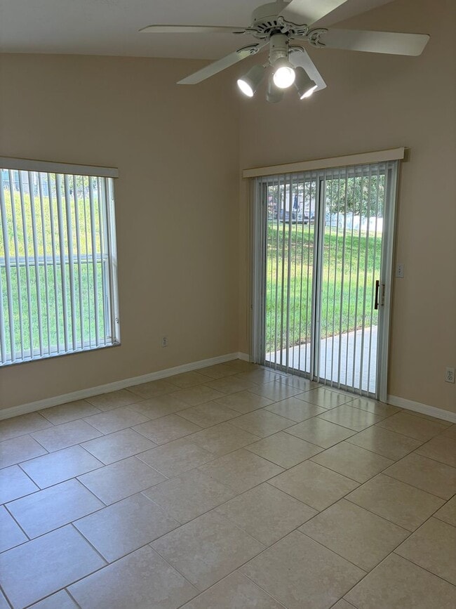 Building Photo - Spacious 3 Bd 2 Bth Home Available Now in Minneola!