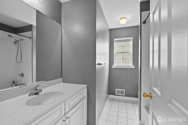 Building Photo - 13 Goldstar Dr