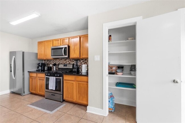 Building Photo - 1011 Grassy View Dr