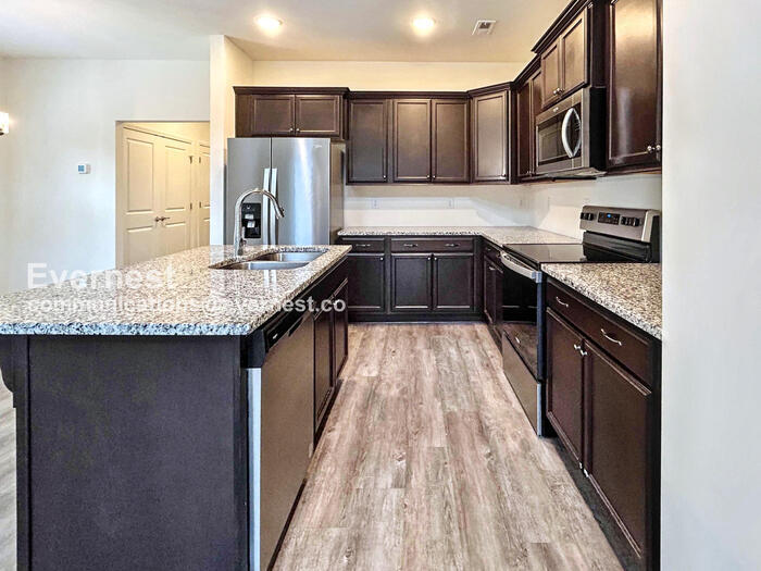 Building Photo - 787 Coopers Way