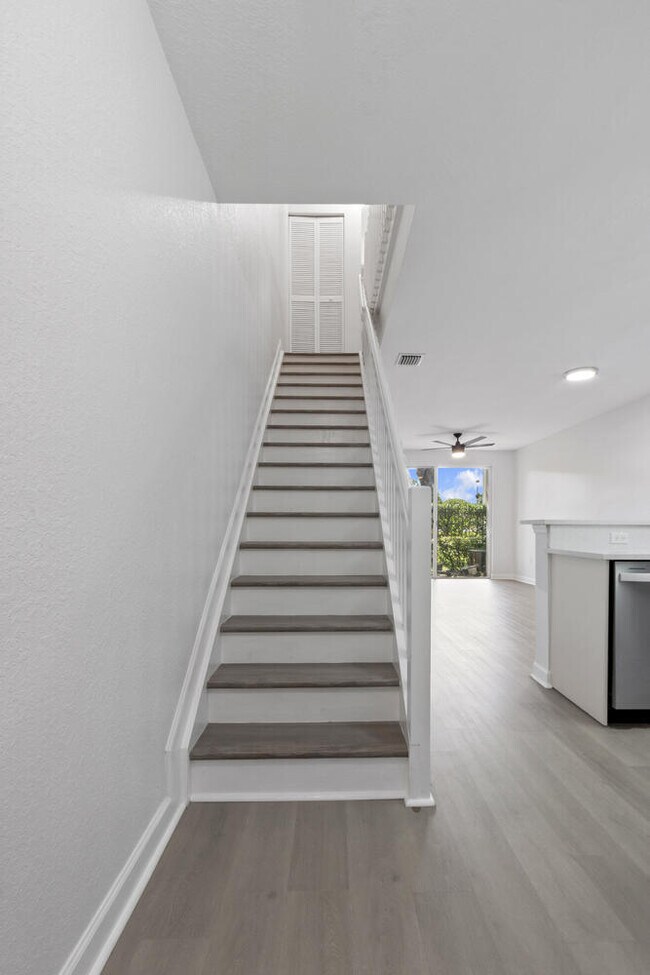 Building Photo - 4140 Napoli Lake Dr