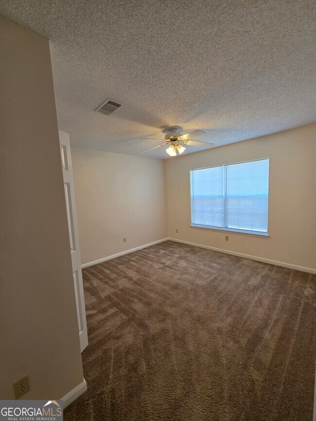 Building Photo - 107 Lake Wellington Dr