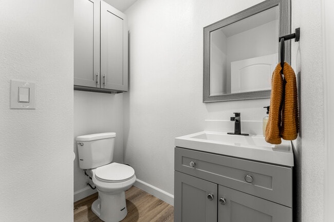 Building Photo - 623 W 42nd St