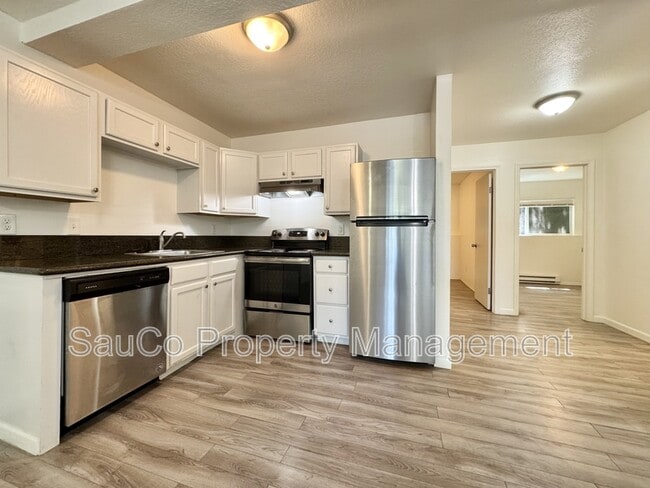 Building Photo - 5556 SW Beaverton Hillsdale Hwy
