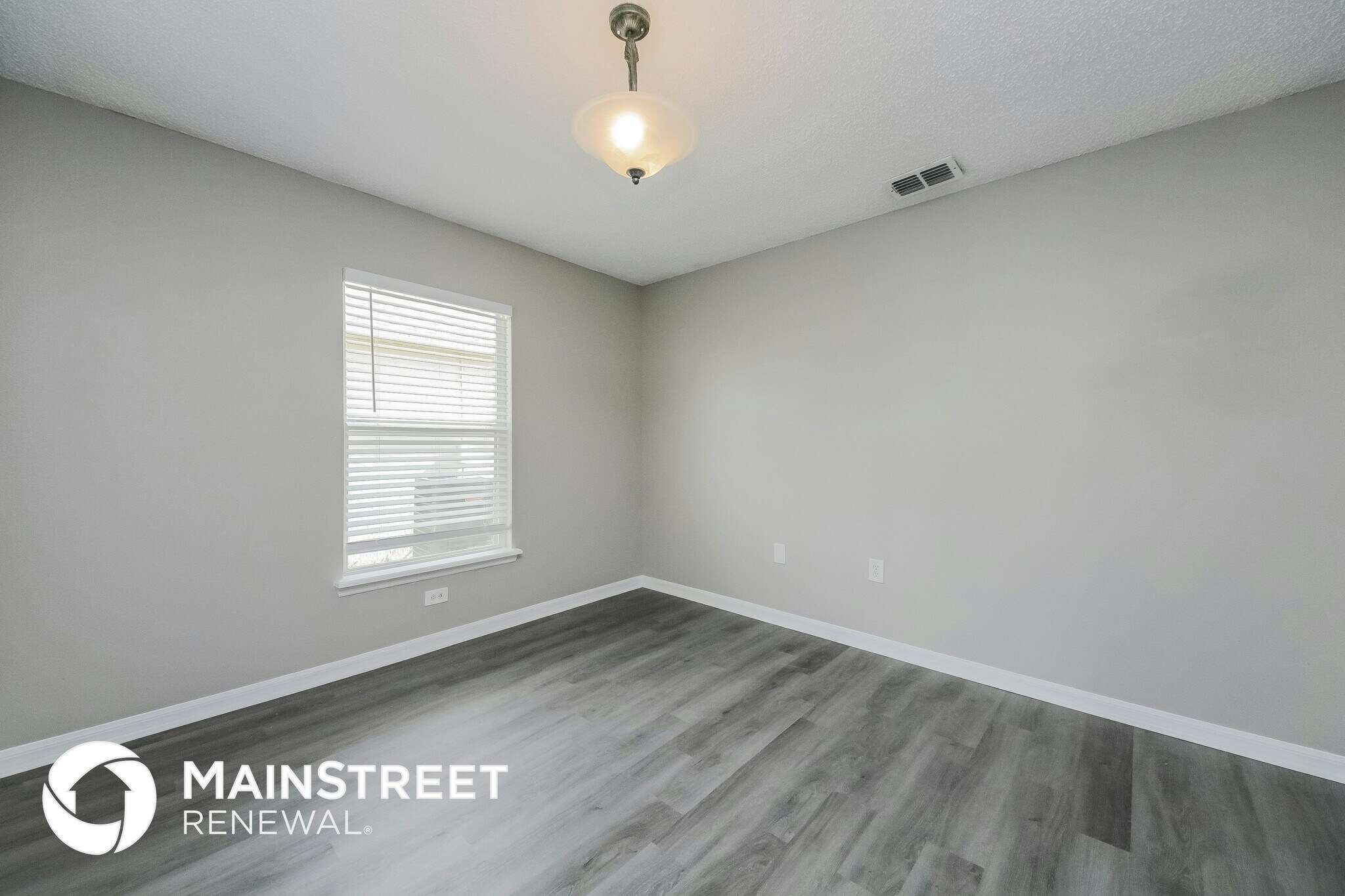 Building Photo - 17401 Silver Creek Ct