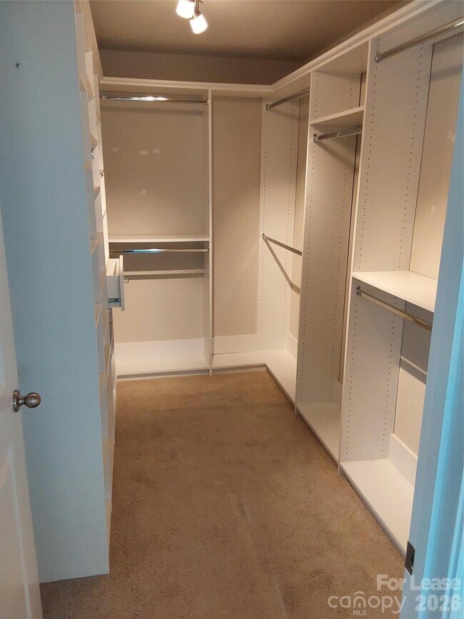 Building Photo - 990 Pennington Dr