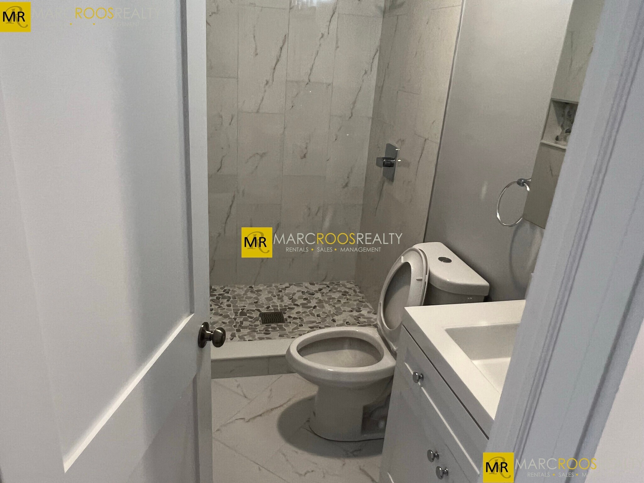 Building Photo - 33 Raymond Ave