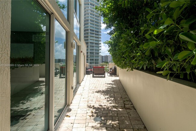 Building Photo - 200 Sunny Isles Blvd