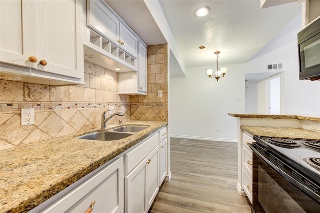 Building Photo - 10202 Forum Park Dr