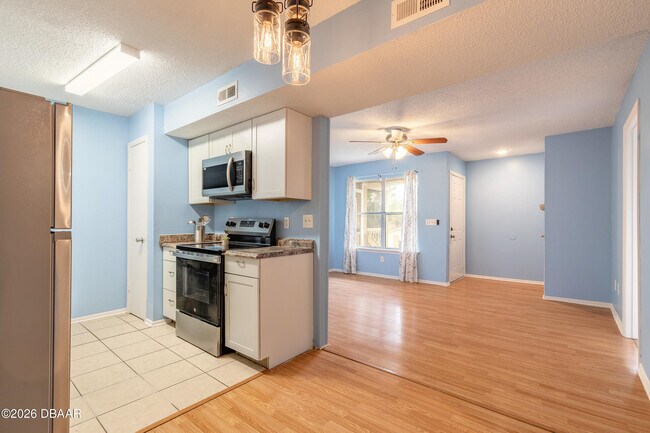 Building Photo - 1600 Big Tree Rd