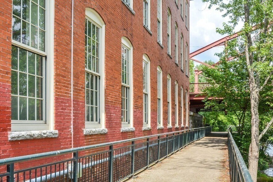 Building Photo - 35 Riverwalk Way