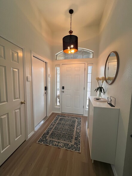 Building Photo - 505 Preakness Pl