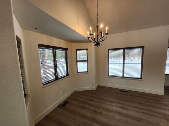 Building Photo - Modern and Remodeled SF Home in Southwest ...