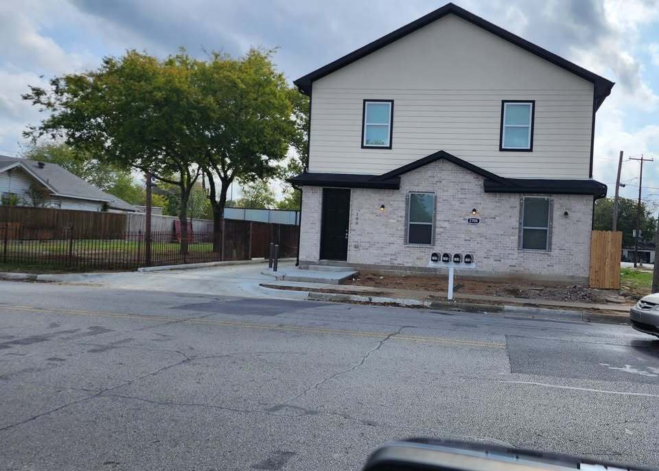 Building Photo - 2708 E Vickery Blvd