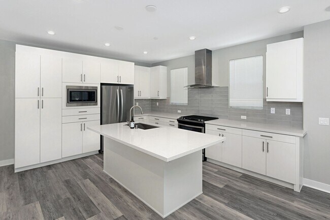 Building Photo - Stunning & Spacious - 3BD/2.5BA Townhome - Resort Style Living! Smart Home! Roof Deck w/ Expansiv...