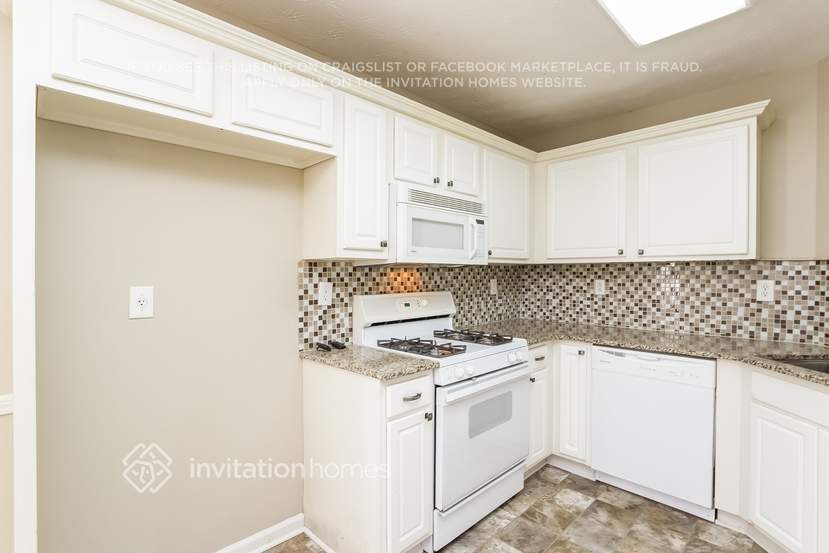 Building Photo - 4420 Elmhurst Ln