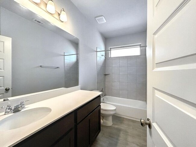 Building Photo - 3-Bedroom Home in a Quiet Neighborhood wit...