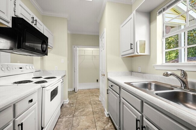 Building Photo - 5387 Rosedown Ct