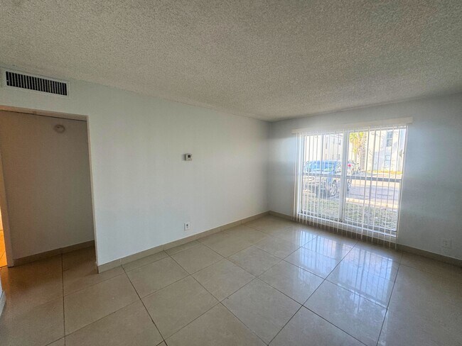 Building Photo - 4423 Treehouse Ln