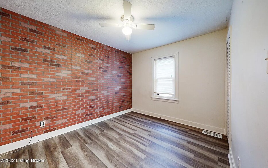 Building Photo - 834 W Whitney Ave