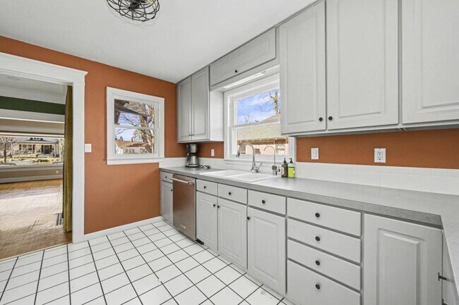 Building Photo - 1846 12th Ave