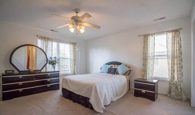 Building Photo - 101 Pine Ridge Plz