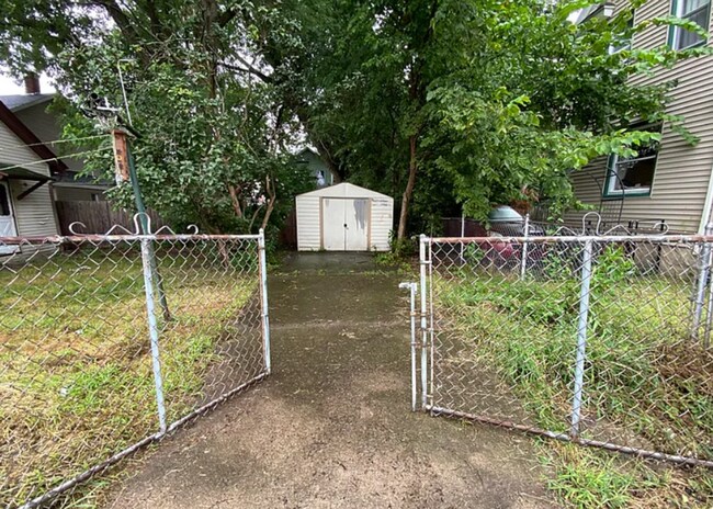 Building Photo - 1742-1744 Wayne Ave