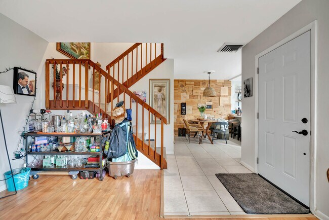 Building Photo - 148 Heritage Way