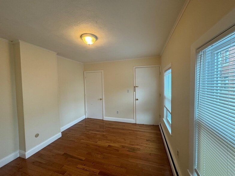 Building Photo - 213 Beacon St