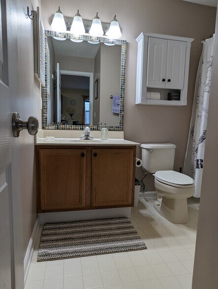 Building Photo - 1460 Blue Tree Ct